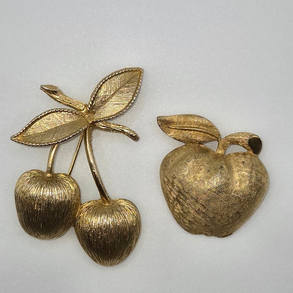 2pc Sarah Coventry & Coro Fruit Brooch Pin Set Vintage Gold Tone Cherry Apple